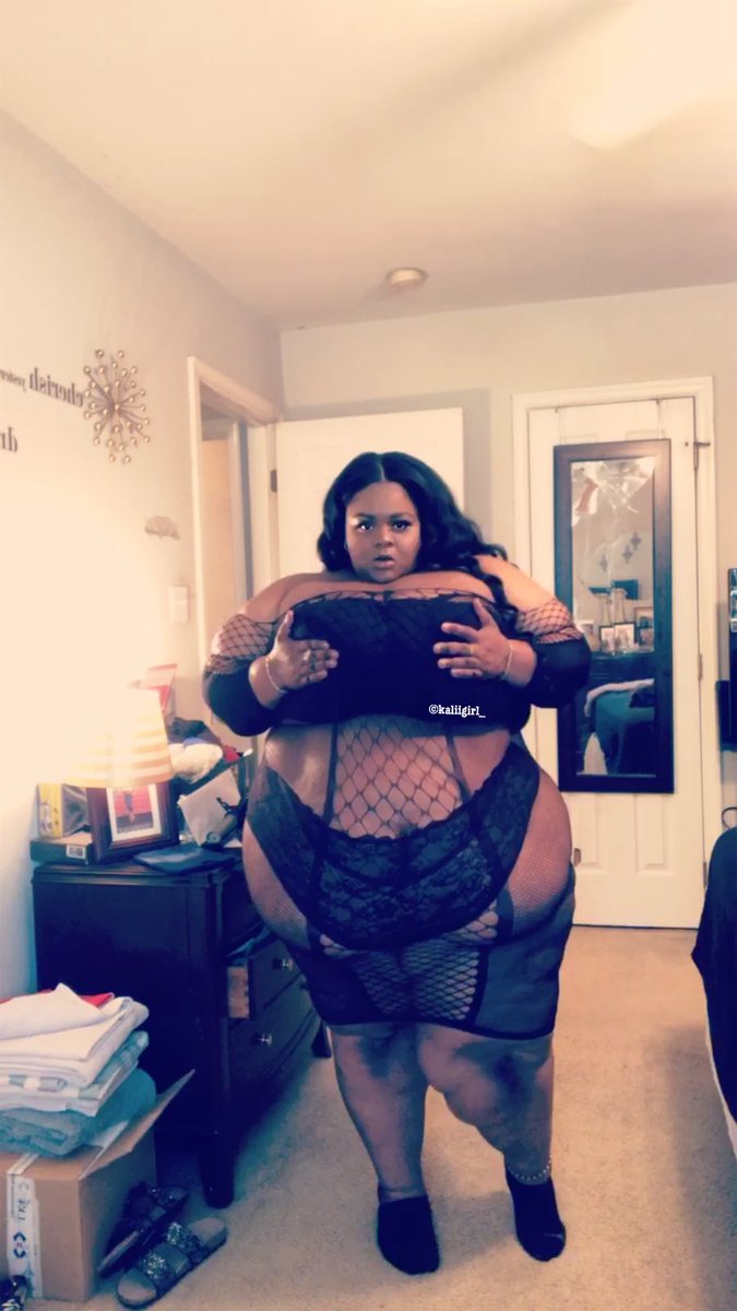 🌺⚜️Li Li ⚜️🌺 on Twitter: "A 5'3 GIANT! 💁🏽‍♀️🥴😂 #ssbbw ...