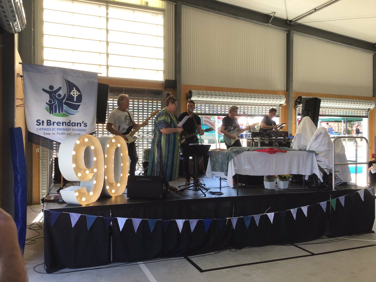 StBrendans_4105's tweet photo. Entertainment on the stage is by Random Access. The serenade of Nic was a bonus. #stb4105 #markwardproperty https://t.co/fcnIDMFV40