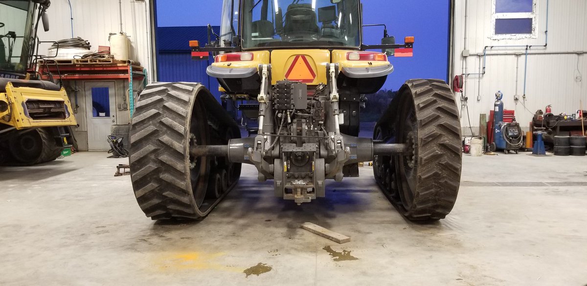 farmerschneck's tweet photo. Huge thanks to several #DSCIA directors for helping reconfigure 2 pieces of equipment for the compaction day! If you haven't heard. Early bird pricing has been extended for the weekend. Don't miss out on the knowledge! #ontag https://t.co/FxD6148Qnd