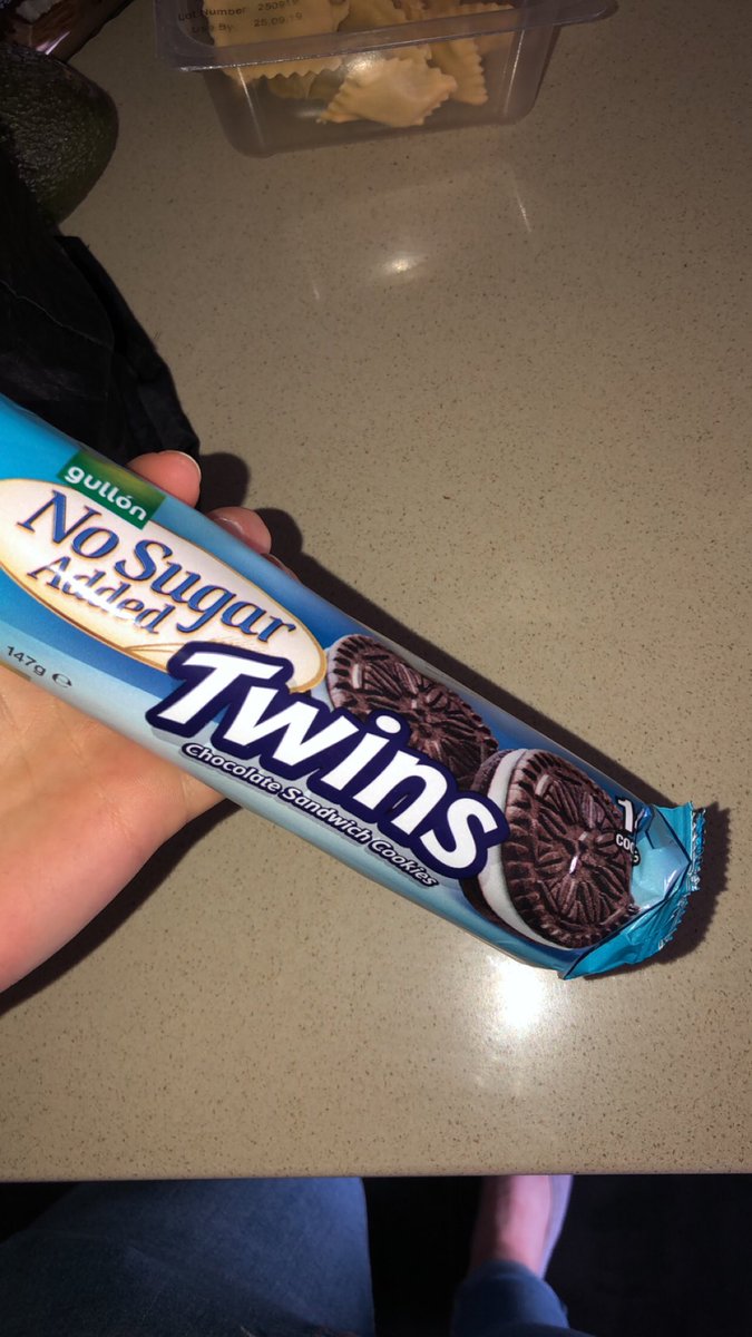 ikigaii's tweet photo. 45 cals per cookie ummm oreos can kiss my low cal ass https://t.co/iAa1PtZVyO