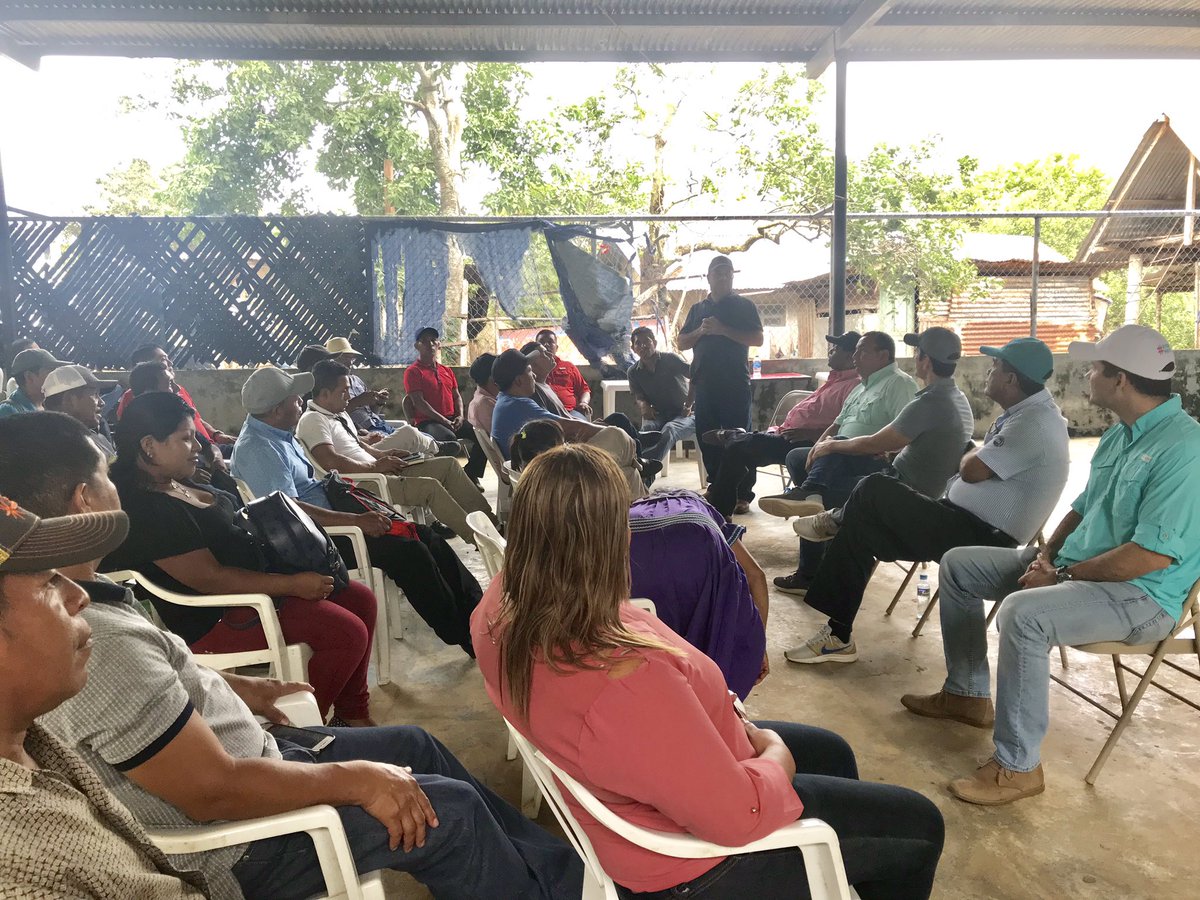 HernandoAbraham's tweet photo. Un gusto formar parte de la delegación de la Junta Directiva @CaDemocratico que hoy nos reunimos con los lideres de nuestro partido en Santa Fe de Veraguas. Evaluamos las elecciones pasadas pero tienen la mirada firme en las del 2024. Gracias Ferdinand y @MarceloPerez52 https://t.co/Qw2wnElL8J