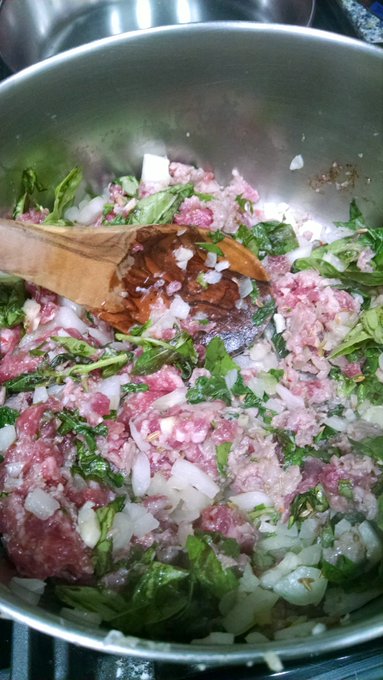 Making spaghetti sauce from scratch! https://t.co/dgXmNN8v8F
