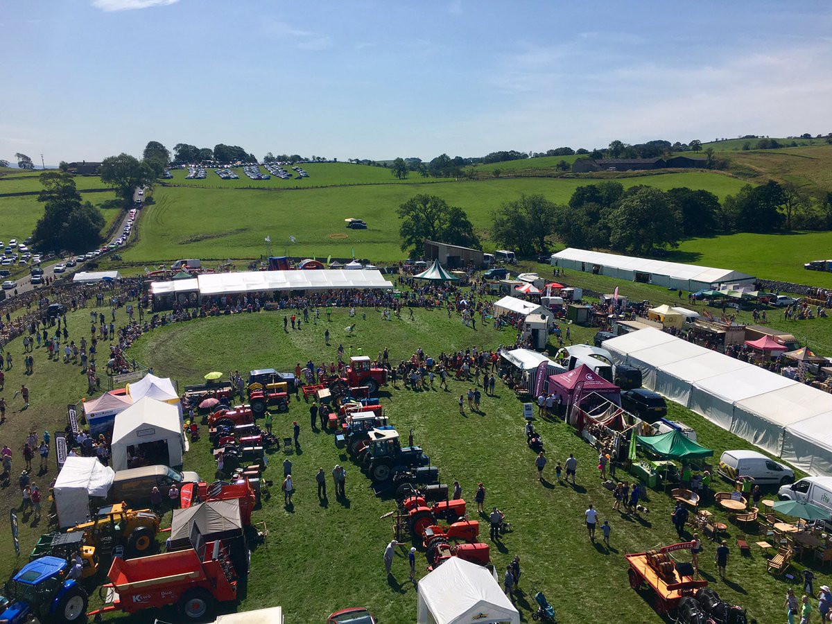 Great first experience of <a href="/MalhamShow/">Malham Show</a> with @StrayFM pals. Thanks to cpslift.com for giving us a bird’s-eye view. #Properlocalradio #Countrylife #BankHolidayWeekend ☀️😎🚜🐄🐑