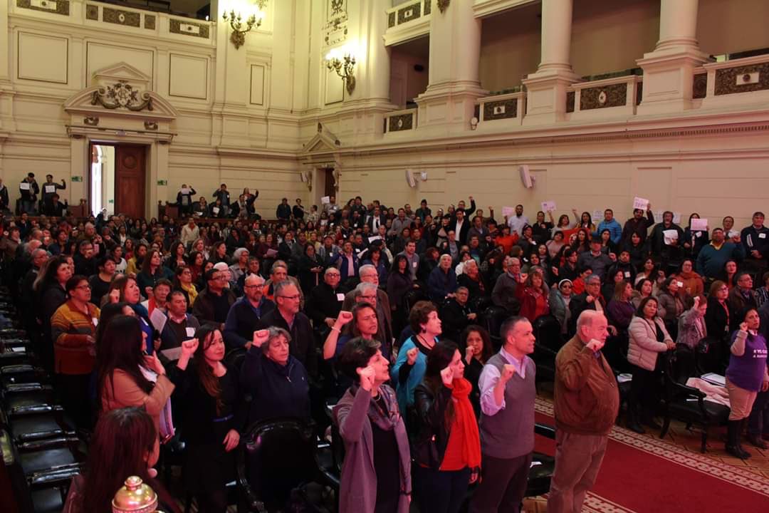 Juan_SantanaC's tweet photo. Hoy en la plenaria de cierre del Encuentro Nacional de dirigentes de Juntas de Vecinos y Comunitarios del Partido Socialista @JS_Chile @PSChile @bancadaPSchile https://t.co/4imCs7yhL1