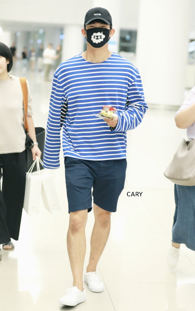 cary0211chan's tweet photo. 190824 인천공항 입국 #택연 #TAECYEON https://t.co/i6qv0vQeUg
