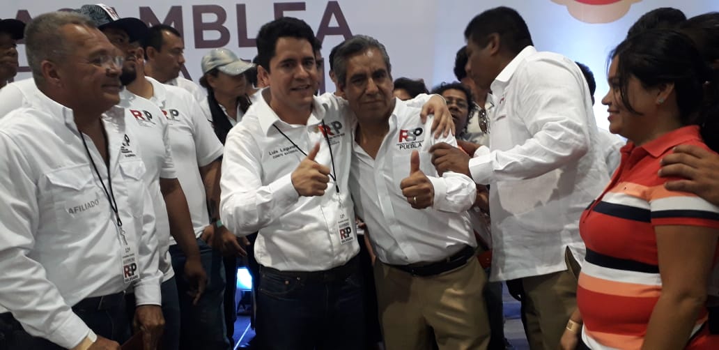 RSP_Puebla's tweet photo. .@CiriloSalasH y @LuisLagunasG  presentes en el momento histórico donde se afiliaron 9 mil personas a @RSPorgMX  ¡Felicidades! https://t.co/Q1cBpjcUIF
