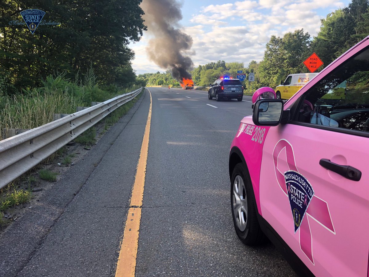 MassStatePolice's tweet image. #MAtraffic Car Fire 🔥, I-190 NB ramp to Rte 2 WB in #Leominster. All lanes currently closed.