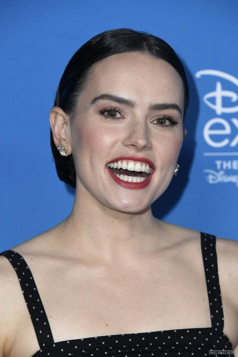 📸 Daisy Ridley attending the Go Behind The Scenes With Walt Disney Studios during #D23Expo — daisy-ridley.net/photos/thumbna… #DaisyRidley #StarWars #TheRiseofSkywalker