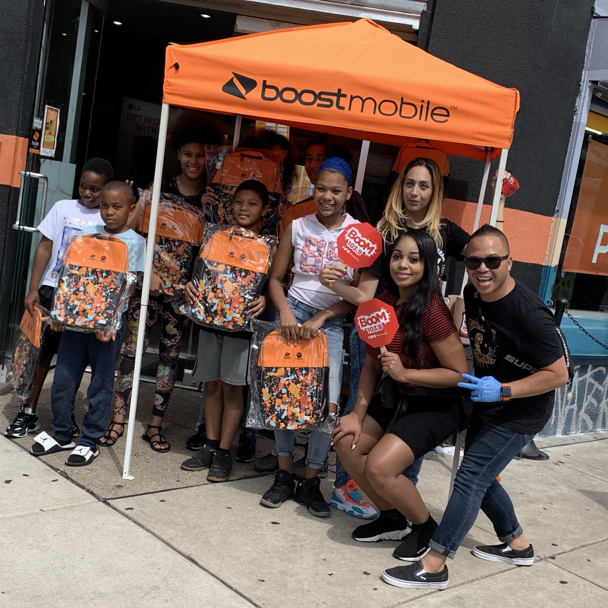 vtruongcao's tweet photo. #PhillyEvents with #BOOM 103.9 @BoomPhilly & @PARISNIC0LE giving away backpacks and chance to win ๐ to #MadeInAmerica ๐๐๐ #DCICares #BackpackGiveaway @Eric_K_Wong #BackToSchoolWithBoost @PhillyToDo @JayMiglionico @visitphilly https://t.co/MczlKear30