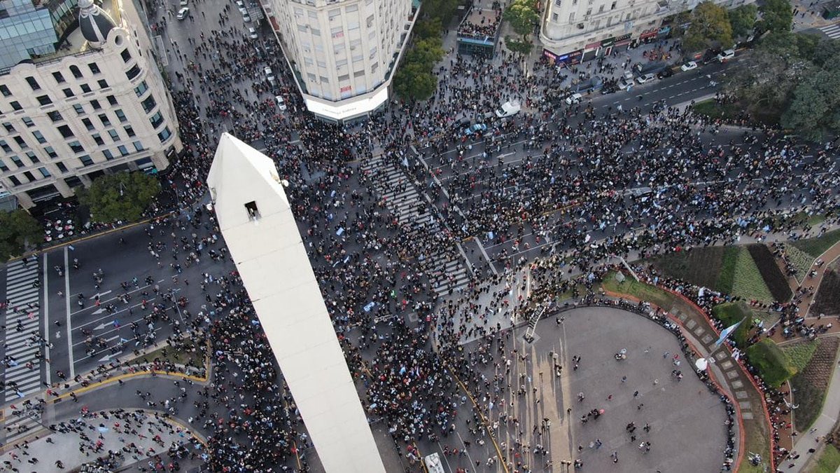 estonosucedio's tweet photo. Pocos votos en las elecciones es igual a poca gente en las marchas. https://t.co/QBW7kawQeS