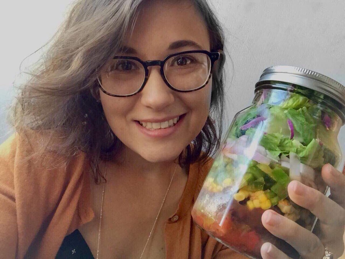 DeltaCollegiate's tweet photo. We’re filming our first #DeltaBeat this weekend! Look out for our health segment, #MDGYC, where @CrystalGwizdala shares cheap and #HealthyFood ideas to pack for class! https://t.co/VMZ0rUluvl