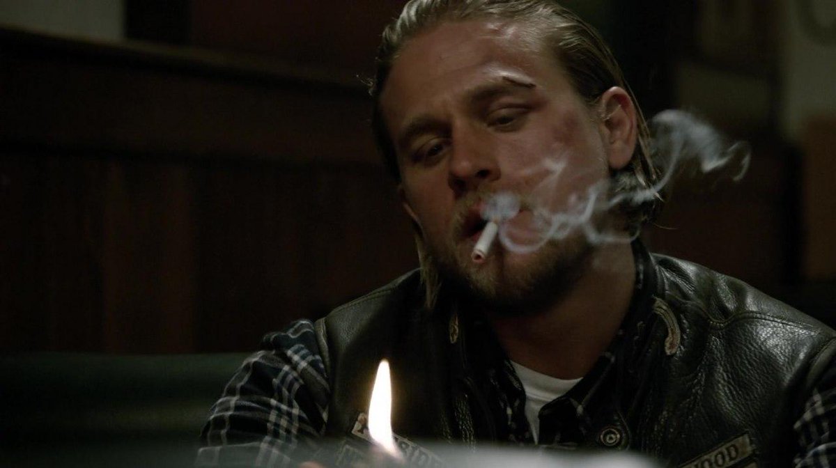 does charlie hunnam smoke cigarettes Charlie Hunnam