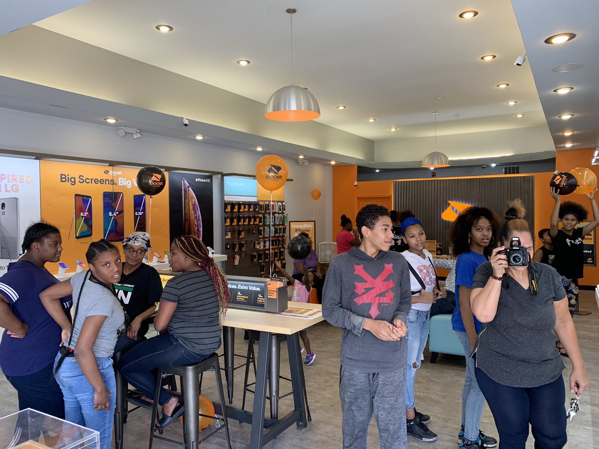 vtruongcao's tweet photo. We grillin and chillin at @boostmobile 2701 Germantown Ave ๐๐๐๐ญ๐ #BackToSchoolWithBoost #PhillyEvents #BackpackGiveaway #MABTS19 @BoomPhilly @PARISNIC0LE https://t.co/CCVOMI6PWV