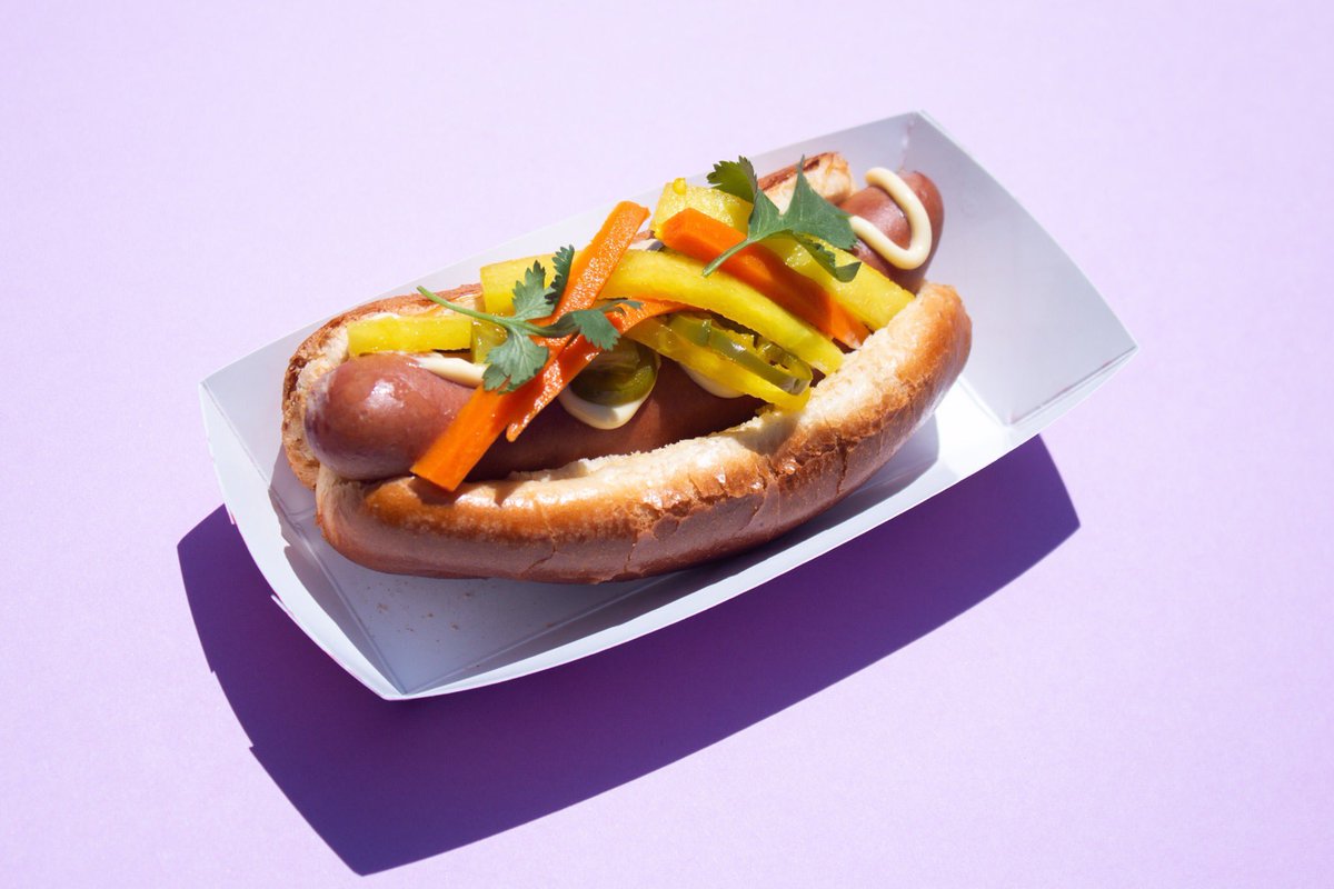 Couldnt ask for a better day to enjoy ice cream and hot dogs at Lil Jam!
🌭
spicy pickled vegetables, japanese mayo, cilantro 
(veggie dogs available)
🌭
Open until 9pm today! 
1848 E 38th St