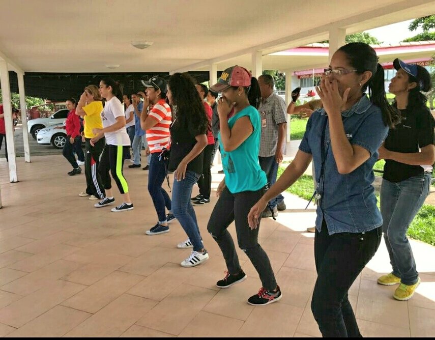JuninFPO's tweet photo. ¡Con mucho Sabor! Al son de la salsa casino, merengue y bachata los trabajadores de la #DivisiónJunín disfrutaron de una Bailoterapia promovida por la Gerencia de Recursos Humanos y Calidad de Vida ¡A todo ritmo por la Patria! https://t.co/aqLUu5KdcZ
