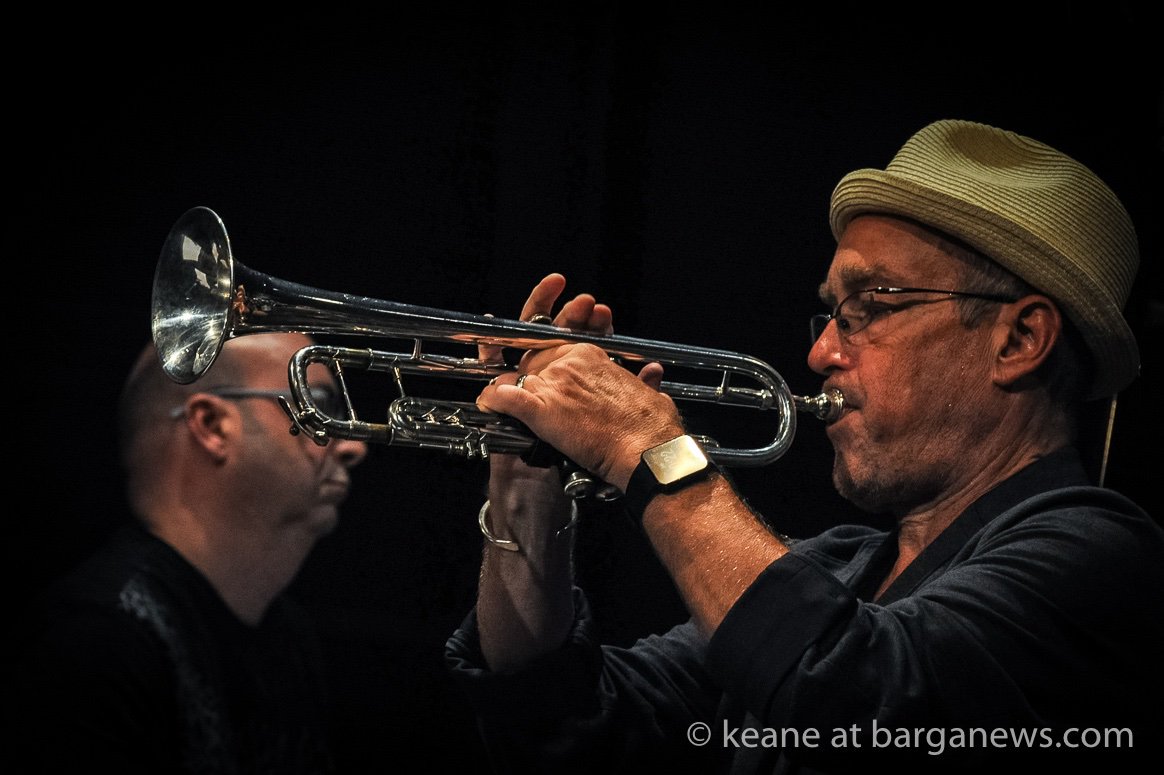 Barga Jazz Orchestra e Dave Douglas, finale concorso (Sez. A) - CHARMS OF THE NIGHT SKY arr. di Giuliana Soscia ... (Sez. B) - CATS OUT OF THE BAG di Tom Haines #barga #barganews #bargajazz barganews.com/2019/08/25/bar…