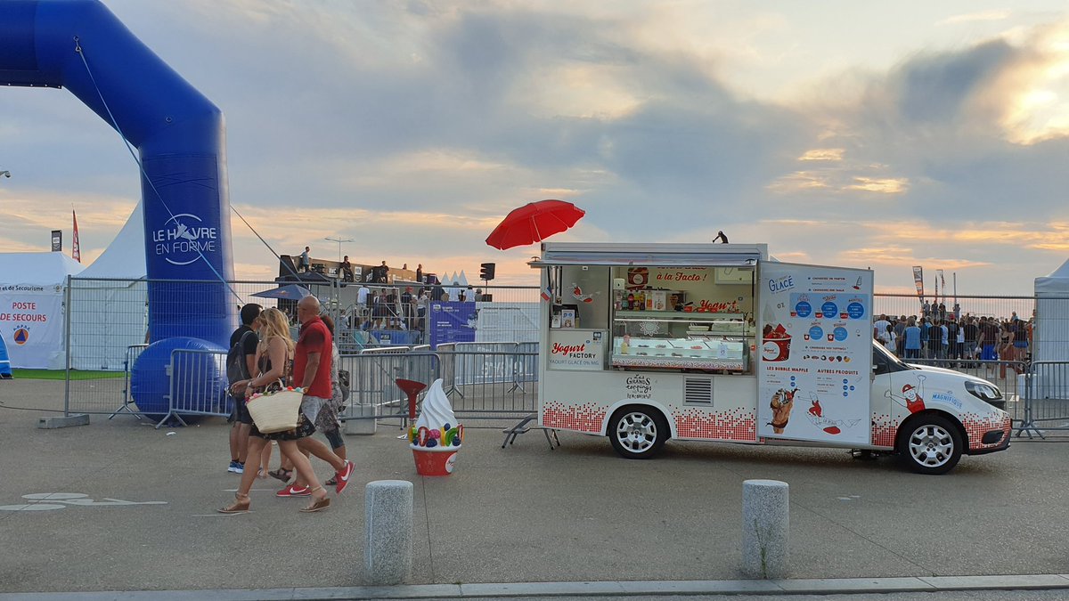FactoLH's tweet photo. 😍 À partir de 13h00 nous serons à l'entrée de l'esplanade pour vous faire déguster notre Yaourt Glacé 🍦 et notre gaufre Honkongaise : la Bubble Waffle humm 😋 Bonne Régalade ! 😎
#lh #lh_lehavre #lehavre #lehavrecity #havre #lehavretourisme #lehavretheplacetobe #yaourtglacé https://t.co/f1ddy3HGQW
