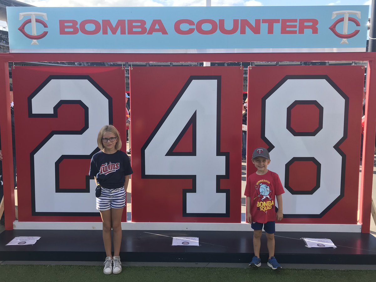 tdaniels083's tweet photo. Let’s Go Twins! Beautiful night for a ball game! #BombaSquad #TwinsPics https://t.co/pjFhBsjY1C