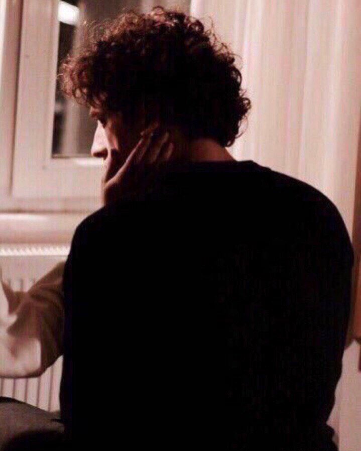 فِي جمَال عيُونك إعْذرني إنْ طوّلت النظَر💛