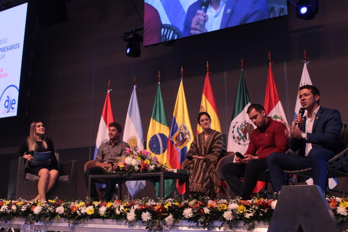 Inicia nuestra ronda de preguntas dirigida por <a href="/mirianraquelmg/">Mirian Raquel Medina</a>, Presidenta de AJE Paraguay, panelistas: <a href="/OrtizSemidei/">Adriana Ortiz Semidei</a>, Presidenta del Instituto Paraguayo de Artesanía; <a href="/carlitosrejala/">Carlitos Rejala</a>, Diputado Nacional; @DieguiRafaAquino, Concejal; @miguelpycde,  Intendente.