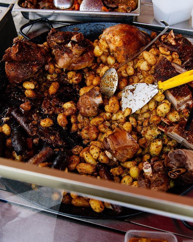 📷 shopping in the marchè in Brittany, France. (We got snack.)