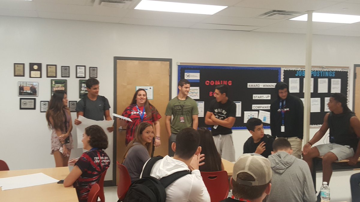 MsFerreira_CCHS's tweet image. CCHS Seniors practicing design thinking and getting ready to become business owners! Here we go! @veinternational @intuit #futureofwork #design4delight #TransformingtheClassroom