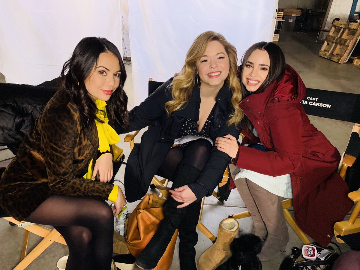 PLLonMax's tweet image. Reminder that these three are perfect. And you're welcome. #PLLThePerfectionists