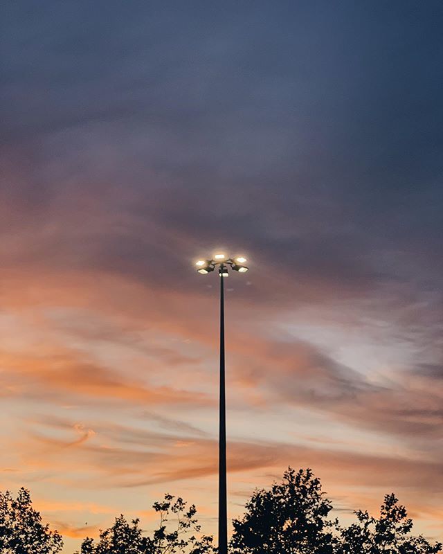 greypotts's tweet photo. C R O Y D O N 🌄🇸🇪
#shotoniphone #shotonmoment #sunset #london https://t.co/K9v3KeznHi https://t.co/buSV75sUIq