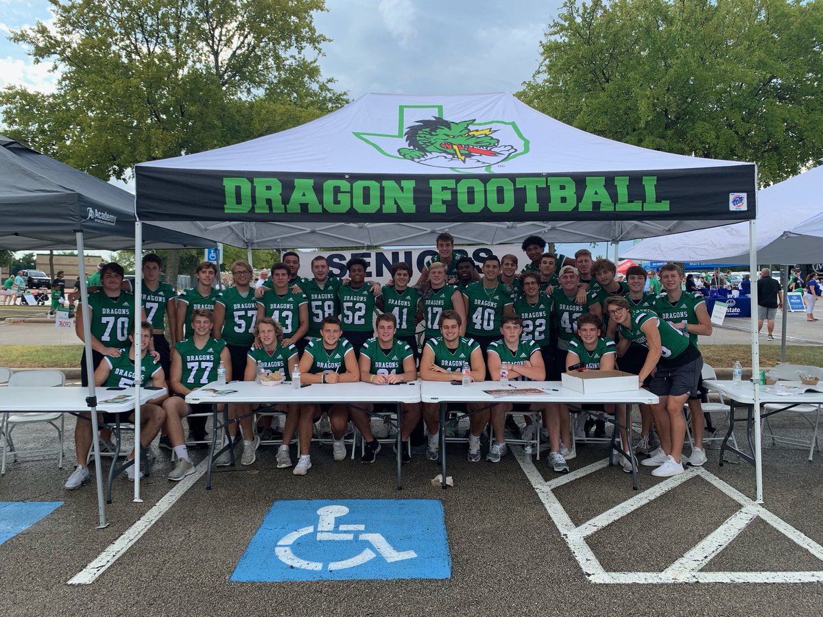 CarrollDragonFB's tweet photo. Community Pep Rally #NoFear #3StripeLife #Seniors2020 https://t.co/yQIhiN5QRJ