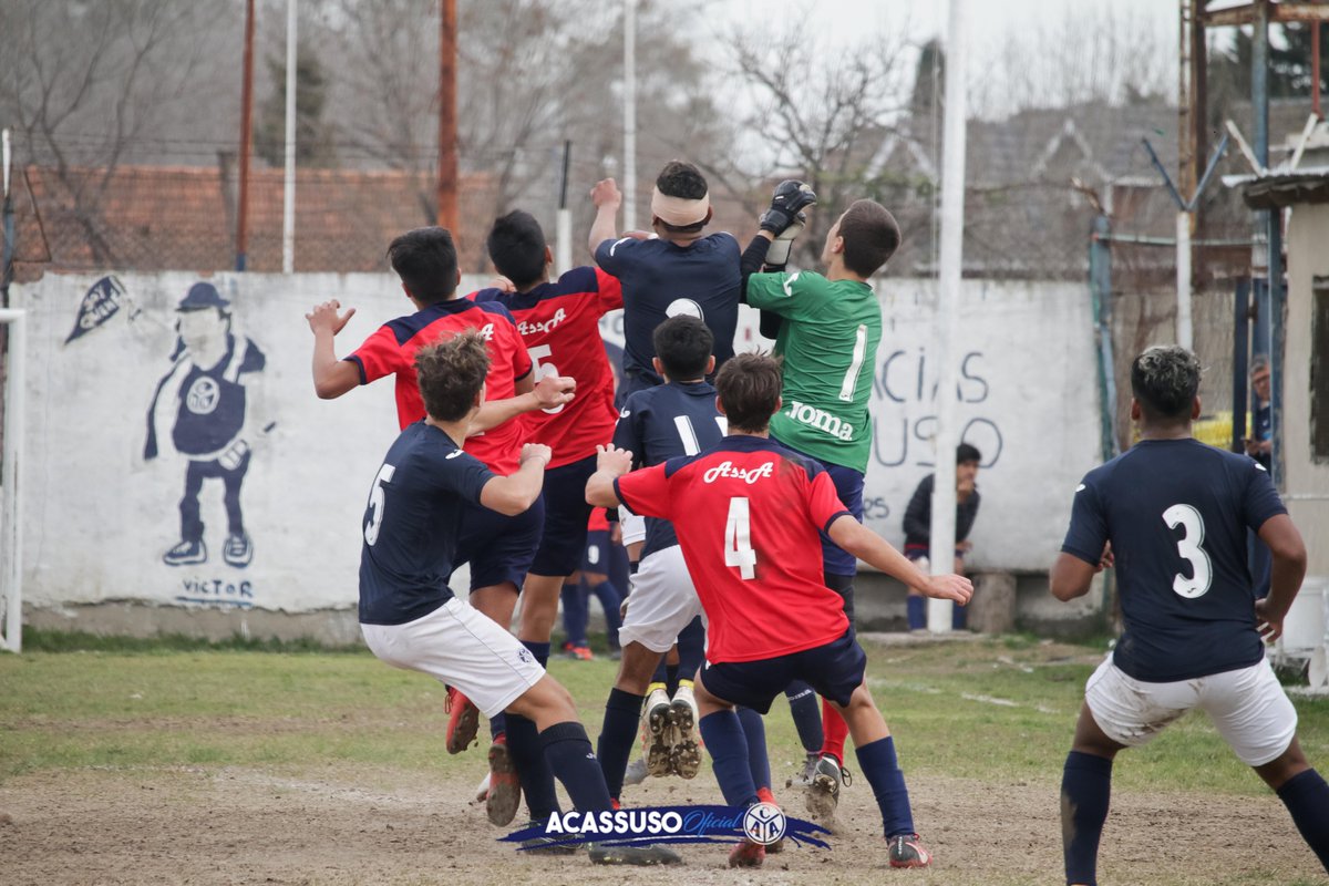 AcassusoOficial's tweet photo. #Juveniles / Resultados fecha Nº 13

Acassuso - @CDEspanol 
4º: 0-0
5º: 2-2
6º: 1-1
7º: 4-2
8º: 2-1
9º: 2-1

#VamosLosPibes 🔹▫️🔹 https://t.co/QFuh1FZGWE