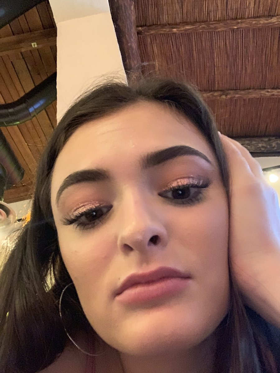 hj6789998212's tweet photo. what @LastaffordLaura does when i leave my phone for 0.00001 seconds... https://t.co/IdsOxl720o