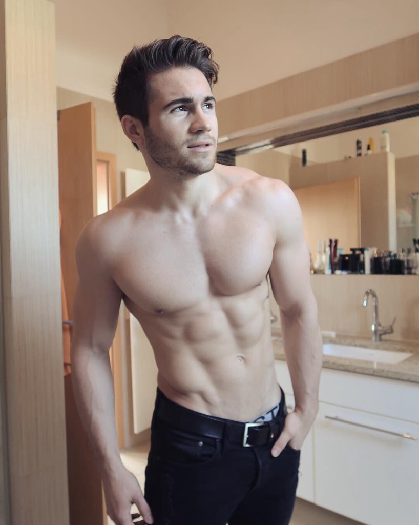 FitDailyGuys's tweet photo. 🔥🔥🔥 #hotguys #hotmen #shirtless #sixpack #abs #fitness https://t.co/7vbaqpQMuR