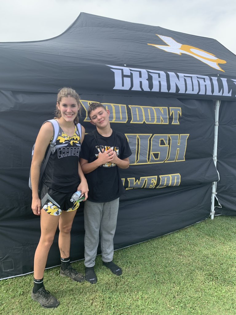 crystalwest0225's tweet photo. Proud mom moment!! I loved watching my Little’s run this morning. It makes waking up at 415am worth it!! #PXC #competewithapurpose #westpartyof5 https://t.co/BXjRJ717K6