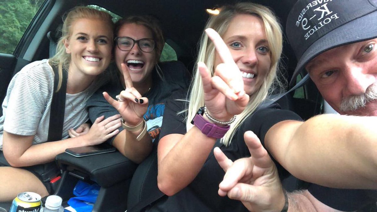 k9crisler's tweet image. So there I was, minding my own business when I found three Damsels in distress...stranded on the shoulder of I-20. We were able to get their vehicle issue temporarily resolved and get them SAFELY back on the highway. #ServingAndProtecting #ItsWhatWeDo #ILoveMyJob #BoxOfChocolates