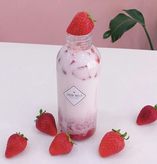 k_dorama77's tweet photo. 韓国で話題のイチゴミルク🍓💓

可愛いと思ったらRT❤ # https://t.co/FQneqm5yG5