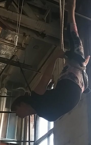 AerialSilksChic's tweet photo. Circus #ShapeOfTheDay #trapeze https://t.co/rO6m0uypDj
