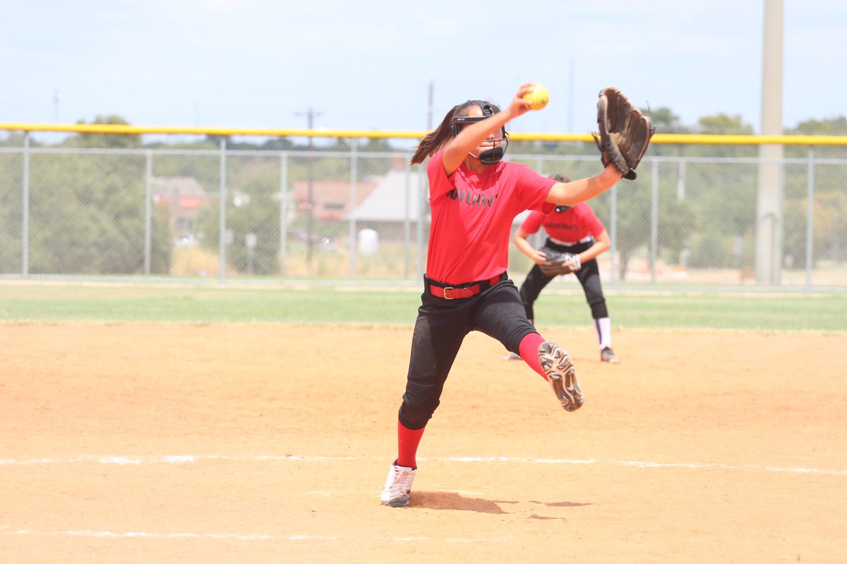 CrawfordEstela's tweet photo. Proud of Kyla today. She managed to strike out a few batters and get a couple of hits. She pitched 2 games in this heat today. Youβd think we were playing right next to the equator. βοΈπ₯ #texasheat #hotlikefire #midlonation #kylabug https://t.co/zrkQEoLbCQ