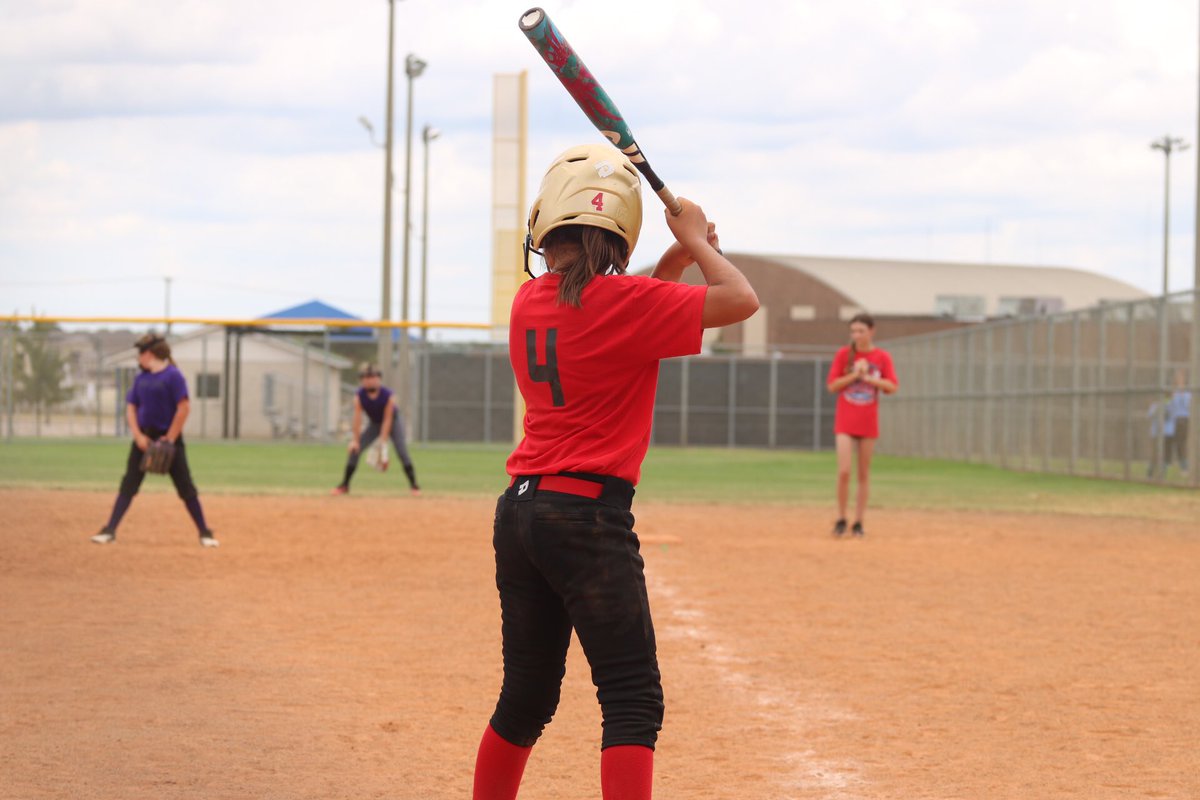 CrawfordEstela's tweet photo. Proud of Kyla today. She managed to strike out a few batters and get a couple of hits. She pitched 2 games in this heat today. Youβd think we were playing right next to the equator. βοΈπ₯ #texasheat #hotlikefire #midlonation #kylabug https://t.co/zrkQEoLbCQ