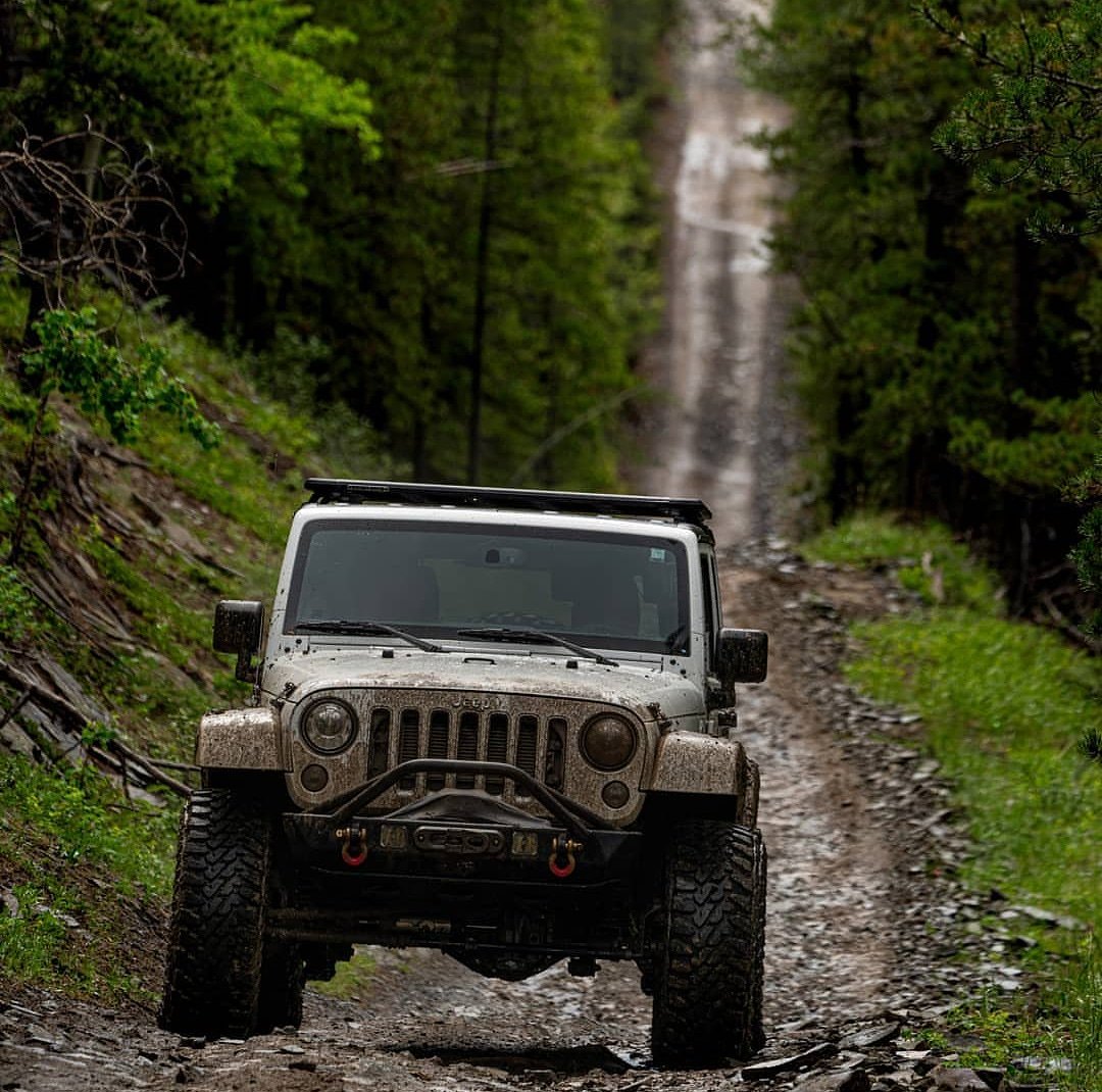 JustAddMud's tweet photo. Where is your weekend leading you?
@cdn.mtn.explorer πΈ
#justaddmudoffroad #doorsoff #jeepwranglerlife #jeepfriends #JeeperApproved #jeepmirror #offroading #4x4 #jeepweekend https://t.co/wrs9vlFS0G