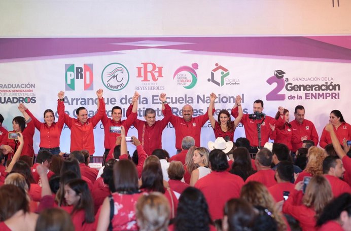 PRIMX_Saltillo's tweet photo. Impulsar un partido humilde, sencillo, cercano a la gente, es lo que va a construir el mejor PRI de todos los tiempos: @alitomorenoc Presidente CEN @PRI_Nacional https://t.co/osrzNxSOMe https://t.co/Koi7dzVN02
