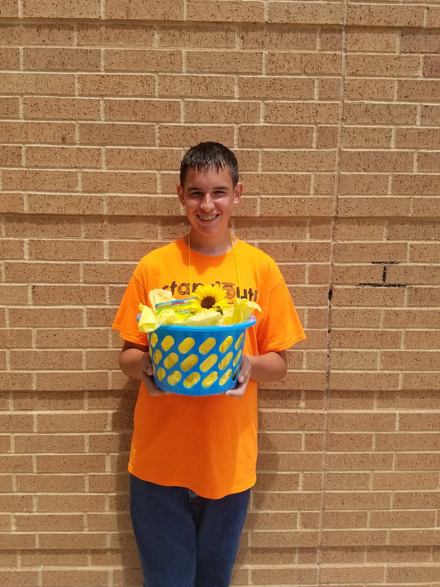 PalaciosFFA's tweet photo. Some of our officers participated in the Gulf Coast District Leadership Camp today! It was a day full of workshops about how to be good leader and how to be a positive #standout in the crowd.Cody was awarded a prize for "brightening peoples day" They had a great time! https://t.co/pfBmqaew1i