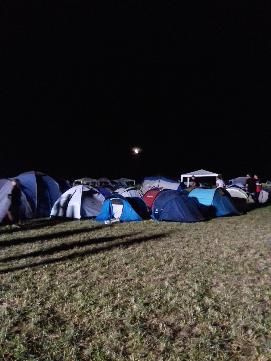 ProtecCivile35's tweet photo. ✨🌜Tandis que le calme revient doucement dans les postes de secours "Excalibur" et "Lancelot", notre mission continue au camping ⛺, où une équipe reste disponible pour les festivaliers.
On vous souhaite une belle nuit et on se retrouve demain 👋💙
@FstvlRoiArthur
#ROIART19 https://t.co/aCGqnzcAWF