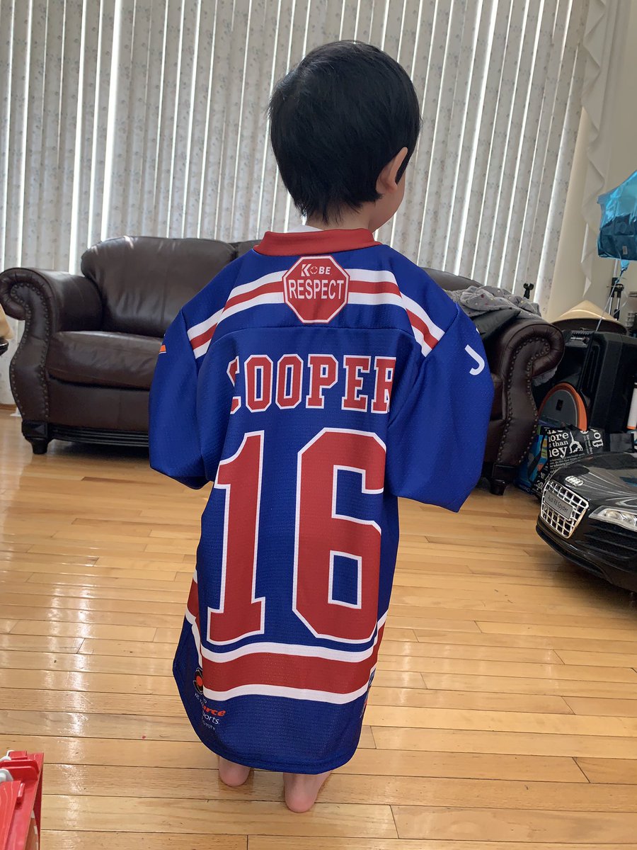 arexre's tweet image. Cooper is ready for the 19-20 season (He will grow into it) @aaabuffs @BuffsHockey #GoBuffsGo
