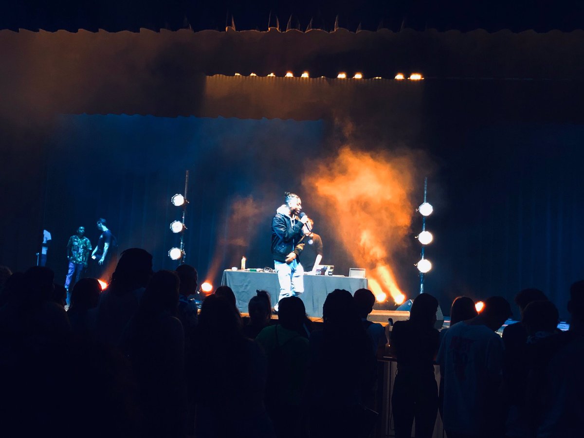 imalldayjay's tweet photo. Another great show in the books. Big shout out to @basementbarsllc and everyone at ISU that came out last night.
#alldayjay #midwesthiphop #illinoisstateuniversity #basementbars #shows #showcase #performance #rap #music #artistlife #chaseyourdreams https://t.co/1KcD2izkAJ
