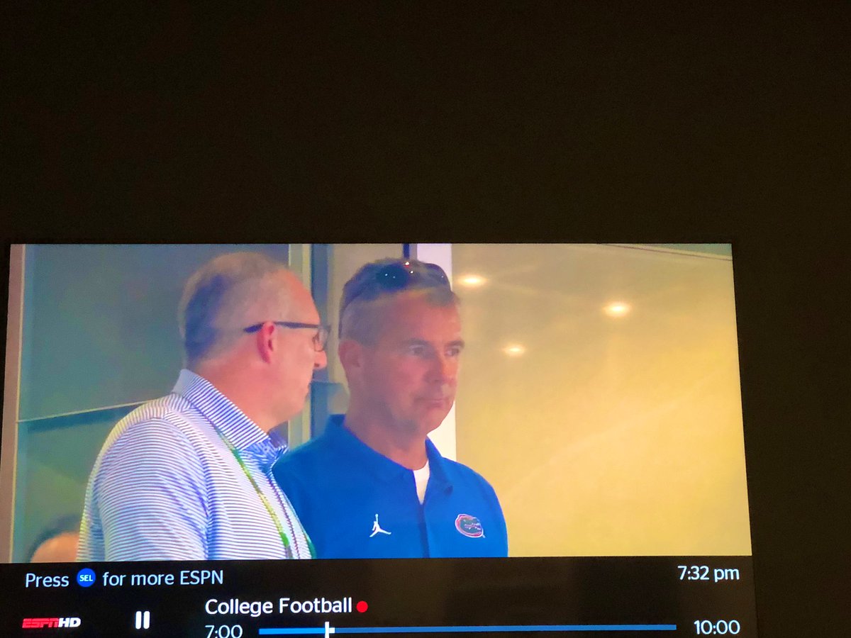 FOX35Holly's tweet photo. I mean...am I the only one who’s not ok with this????
#GoGators #ItsGreatToBeAFloridaGator #GoBackToOhio https://t.co/pAVXSrBKoY