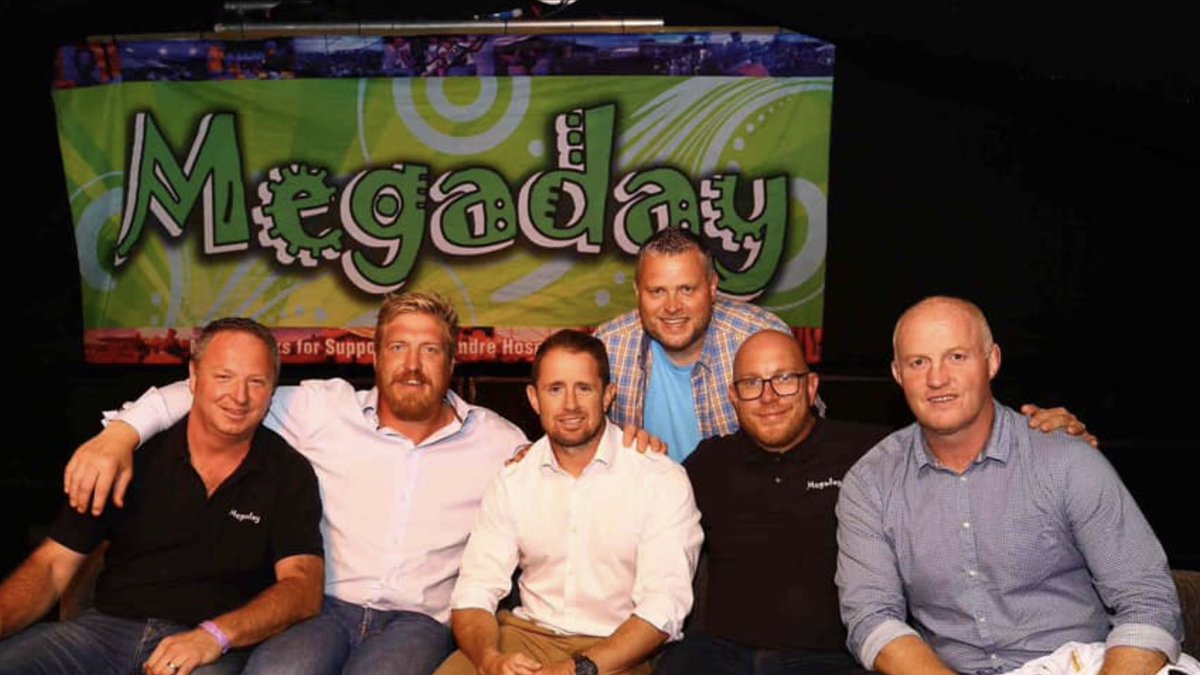 Megaday_Wales's tweet photo. Many thanks to @andypowell8 @martynewilliams @ShaneWilliams11 for supporting us in our fundraising for @Velindre everyone had an amazing night. Thank you! 💚 https://t.co/WtRvm7InPk