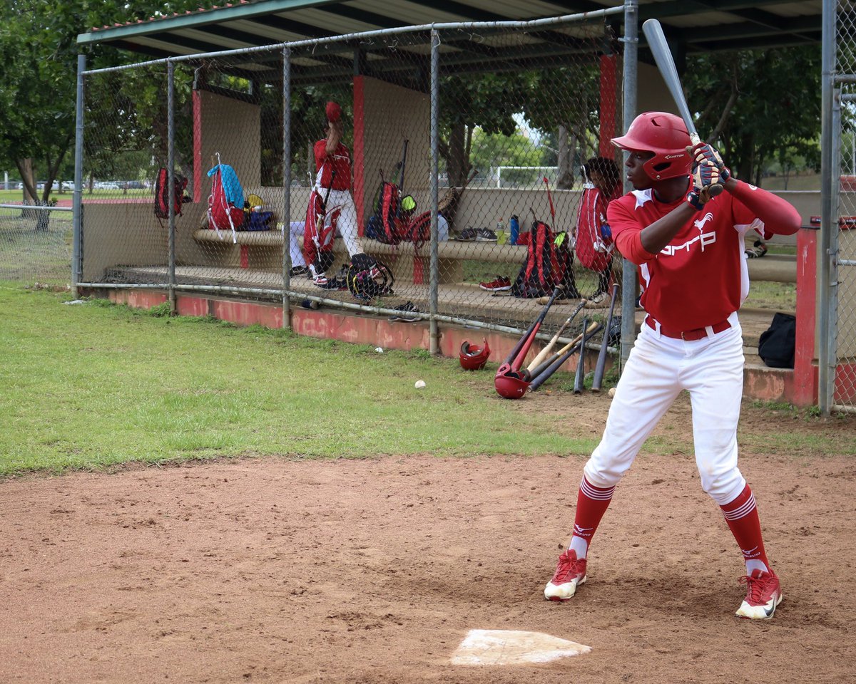 IUPIBaseball's tweet photo. Los Gallitos terminando de amolar espuelas en su último fogueo de cara al torneo LAI. 🐔⚾️
📸 @manueljuan2501
#LAIbaseball #Gallitosuprrp #Gallitosbaseball https://t.co/dkH5x3f2jT