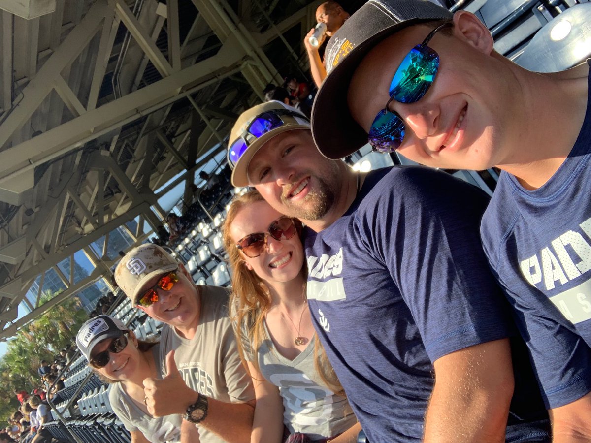 Iam__Pulse's tweet photo. #FriarFaithful lets go #Padres https://t.co/GJnDmjfO8N