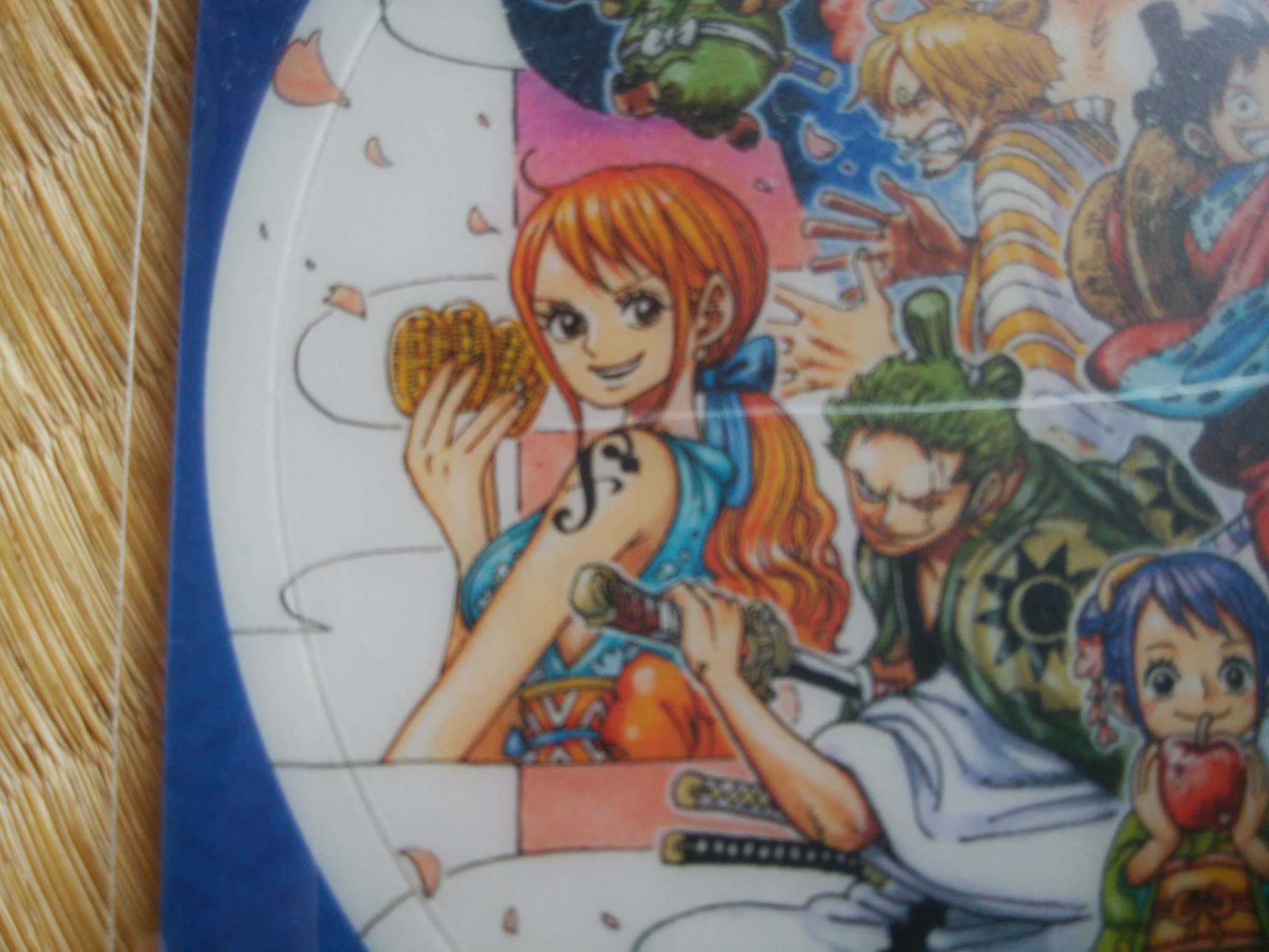ひらまあすか ワンピースは初期しか分からないけど ナミの話が好き 幼少期に敵に逆らえず 忠誠の証に敵のタトゥーを彫られた ルフィ達と敵を倒してからも 敵のタトゥーは消し去れなかった だから自分の好きな絵を新たにタトゥーとして彫り直した
