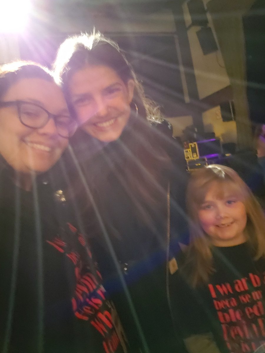 Thank you for taking a photo with us @leahgracesykes if y'all havent listened to her song ruin something, go do it NOW!